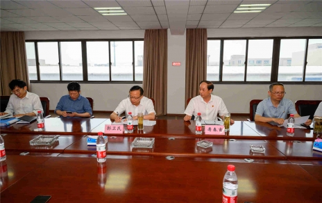 嘉興商品交易產(chǎn)業(yè)園管理辦公室對我公司蔬菜批發(fā)市場 開展“守根脈、保平安、辦實事”網(wǎng)格大走訪座談會