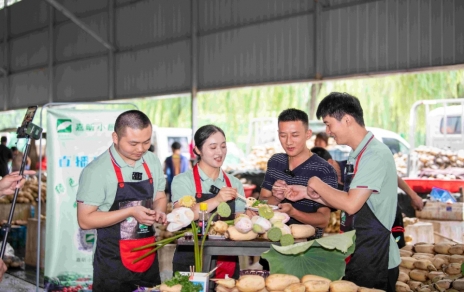 做好“雙服務(wù)”：嘉昕小廚房開播，本期主角---蓮藕