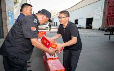 戰(zhàn)高溫、保供應(yīng)，嘉興市財貿(mào)工會主席陳云建慰問我司基層員工